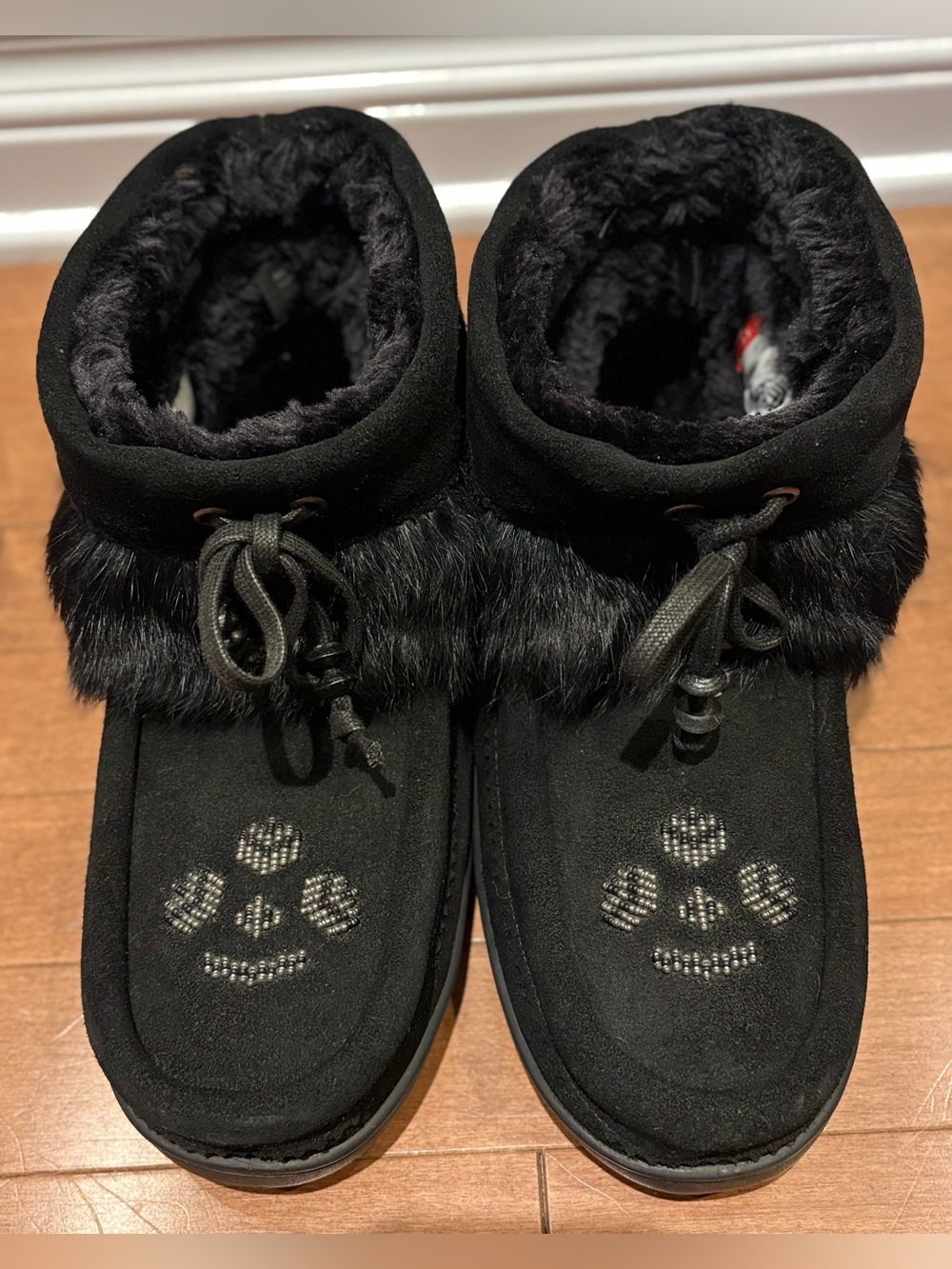 Manitobah Mukluks Keewatin Ankle Boots Black Suede Fur Bear Paw Beaded Design - Picture 3 of 9